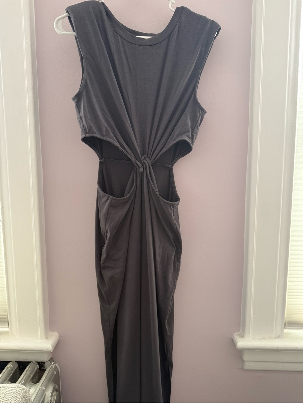 Sleeveless grey Twist-Back Maxi Dress
